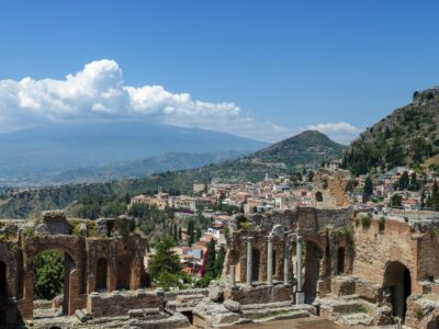 Taormina e i borghi nascosti: itinerario tra storia e cinema in Sicilia