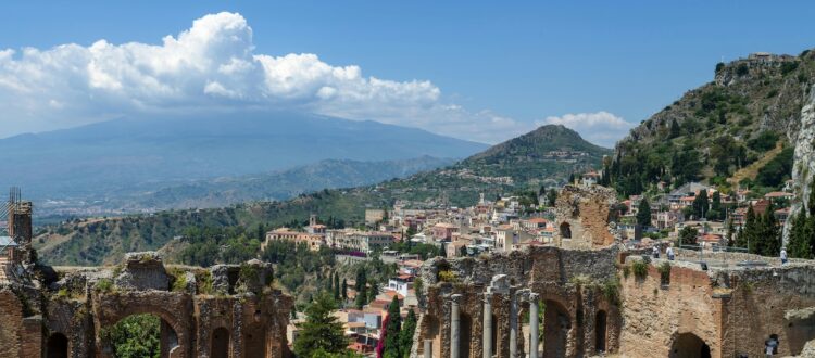 Taormina e i borghi nascosti: itinerario tra storia e cinema in Sicilia